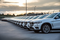 試乗会場にずらりと並んだ新型「X6」。