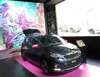 ダルコ氏によるストリートアートは、館内にまで及んでいた。これは、ショールームのリニューアルオープンと、シティーカー「108」のプロモーションを兼ねたものである。