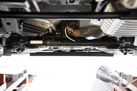 奥に見えるのが、ヤマハ製のパフォーマンスダンパー。