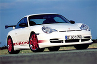 TOP写真は「911GT2」。下は、ダックテイルの「RS 2.7」を彷彿とさせるカラーリングが施された「911GT3 RS」