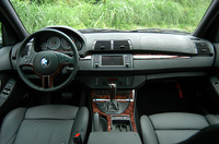 「X5 4.6is」のインテリア。
    
    