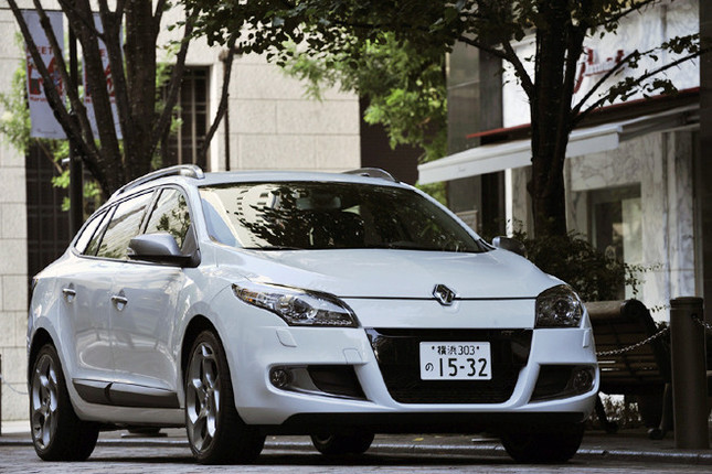 【スペック】全長×全幅×全高＝4565×1810×1490mm／ホイールベース＝2700mm／車重＝1420kg／駆動方式＝FF／2リッター直4DOHC16バルブターボ（180ps/5500rpm、30.6kgm/2250rpm）／価格＝315万円（テスト車＝同じ）