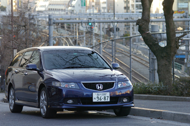 【スペック】全長×全幅×全高＝4750×1760×1470mm/ホイールベース＝2720mm/車重＝1550kg/駆動方式＝FF/2.4リッター直4DOHC16バルブ（200ps/6800rpm、23.7mkg/4500rpm）/車両本体価格＝276.0万円（テスト車＝322.0万円）