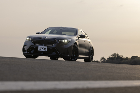 「BMW M5」が第7世代へと進化。V8エンジンを核としたプラグインハイブリッドパワートレインはシステム最高...