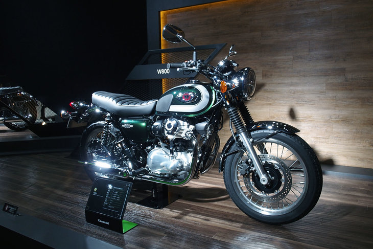 「W800ストリート」の上位モデルとして登場した「W800」。