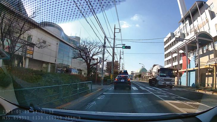 フロントカメラでの記録再生はフルHDの約1.8倍の高解像度を誇るWQHDで行える。