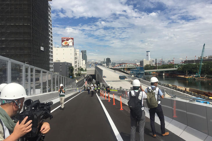 大井JCT連絡路の1号羽田線との接続部（右側は建設中の新本線）。