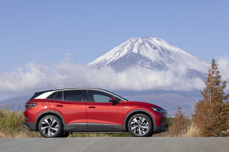 カタログモデルで新規設定されたボディーカラーの「キングズレッドメタリック」は「プロ」専用色。もう一つの新色「グラナディラブラック」は「ライト」でも選べる。