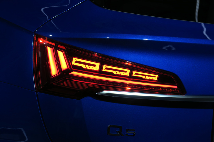 アウディQ5スポーツバック 1st edition（マトリクスOLEDリアライト）