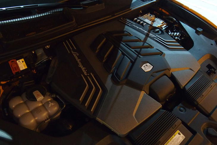 4リッターV8ツインターボエンジンは、従来型よりも最高出力が16PSアップの666PSに向上。最大トルクの850N・mは変わらない。