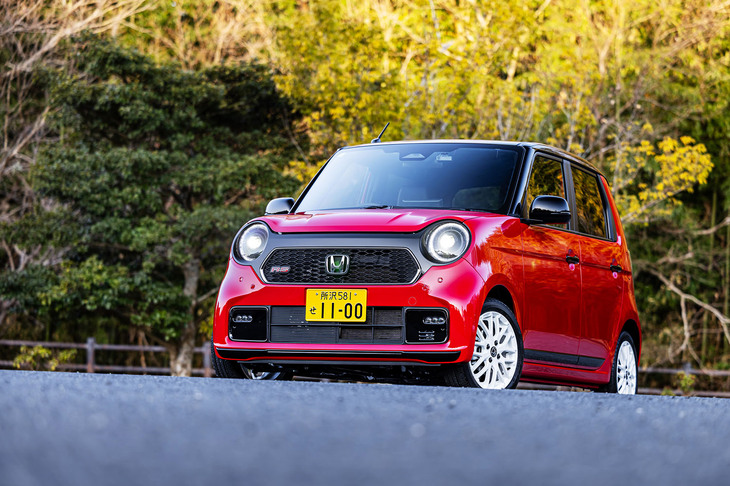 ホンダの軽乗用車「N-ONE」の一部改良モデルが2025年11月20日に登場した。2020年11月のデビューから丸5年での、2度目の改良である。今回はスポーティーグレード「RS」に試乗し、アップデートのポイントと、それによって走りがどのように進化したのかをチェックした。