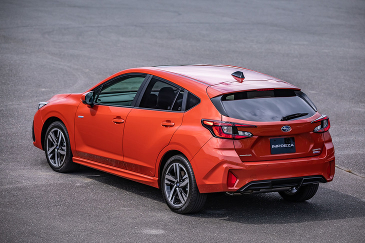 スバル・インプレッサ（リアビュー）
