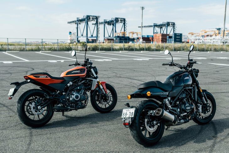 HDにとってまったく新しい試みのもとに登場した「X350」（写真向かって左）と「X500」（同右）。彼らがメインターゲットとして想定しているビギナーはもちろん、さまざまなバイクを経験してきたライダーも、気になった人はぜひ試してほしい。