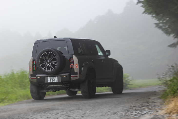0-100km/h加速のタイムは4.0秒。「911」だと「カレラS」には劣るが、「カレラ」（スポーツクロノパッケージ非装着）よりは速い。