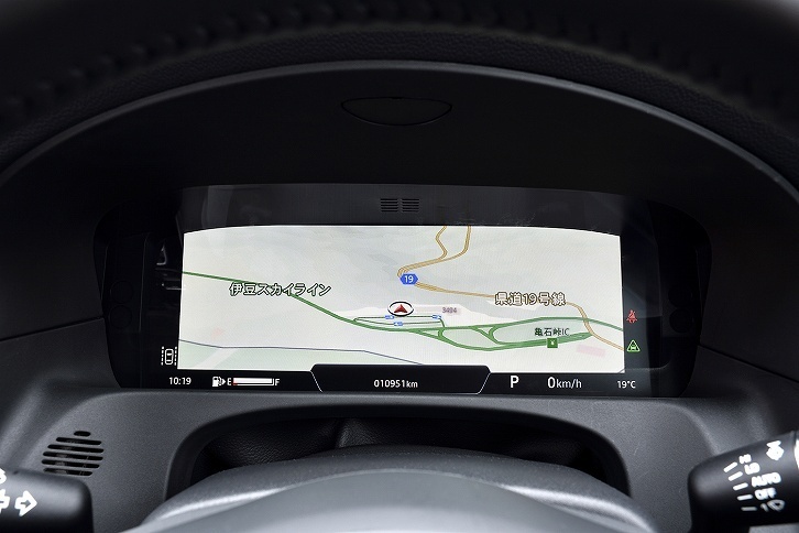 メータークラスターに内蔵される「TFTインストルメントクラスター」（12.3インチ）は、ドライバー専用のフルスクリーン・ナビディスプレイとしても機能する。