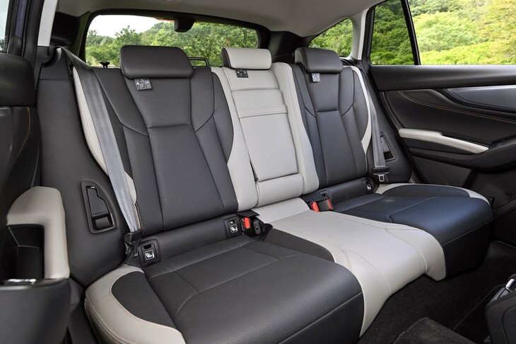 スバル・レヴォーグ レイバック リミテッドEX（リアシート）