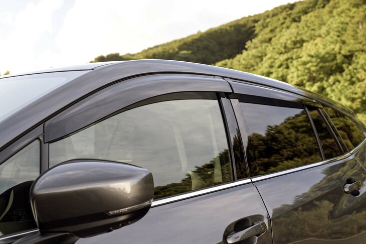 スバル・レヴォーグ レイバック用品装着車（ドアバイザー）