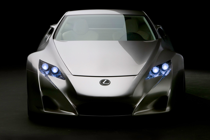 2007年に、やはりデトロイトショーで発表された「LF-A」。