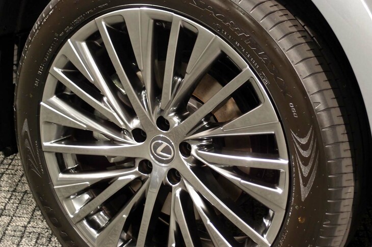 レクサスRX450h＋“バージョンL”（フロントホイール）