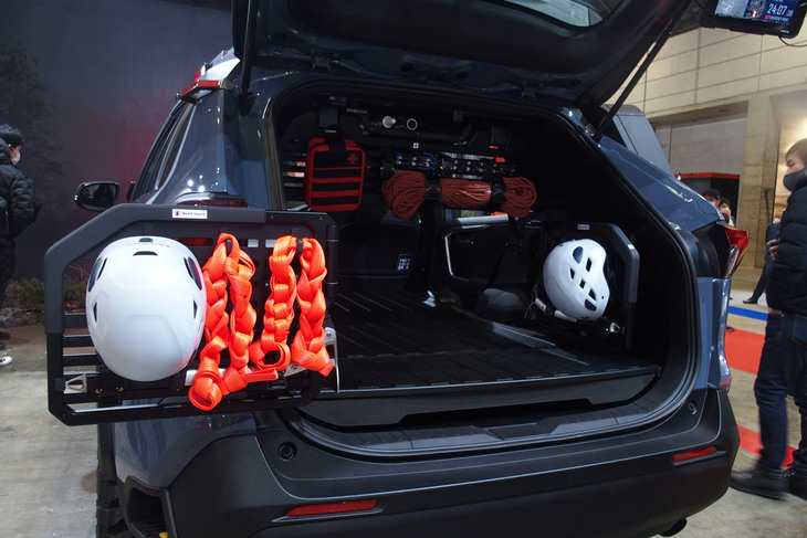 RAV4“5D ADVENTURE 2022”（ラゲッジルーム）