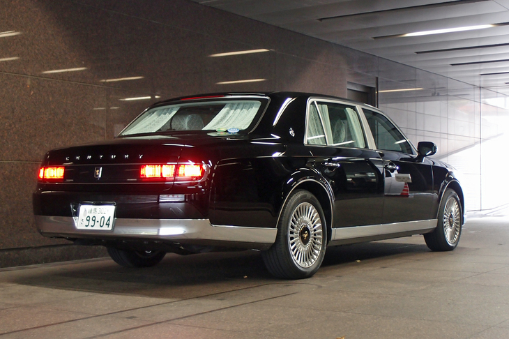 新型「センチュリー」のリアビュー。