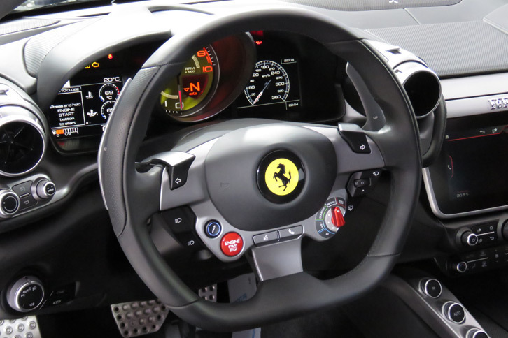 フェラーリGTC4ルッソT（ステアリングホイール）