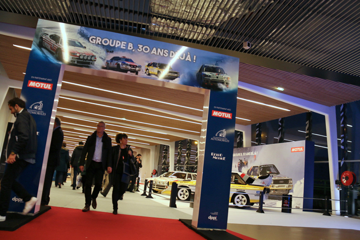 レトロモビル特別展「Group B – Les reines du rallye（グループB ラリーの女王たち）」の、会場エントランス。