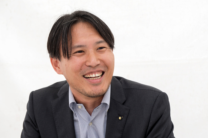 ＜加藤正浩さんプロフィール＞　
	2007年入社。当初より四輪デザイン部にて外装デザイン開発に従事。「クロスビー」の外装デザインのまとめ役を担当し、2代目「バレーノ」（2022年）、3代目「スペーシア」（2023年）の開発では採用案を創出した。「フロンクス」でも、初期のスケッチからモデル製作までを担当し、採用案を手がけている。