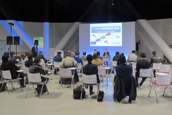 説明会の様子。自動車メディア、一般メディアを対象に、計4回行われた。