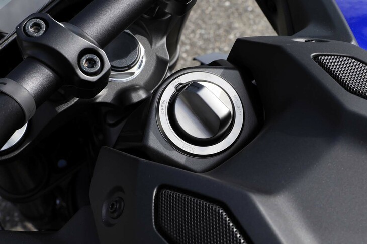 「Y-AMT」搭載車にはリモコンキーが標準で装備されており、車両の起動やエンジンの始動は、ダイヤル式のスタートスイッチで行う。