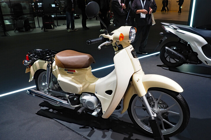 ほった「ワタシは『Honda 0』そのものがどうこうというより、あのモノトーンの世界観で、けなげでカワイイ『スーパーカブ110ライト』とかまで展示してしまったことに違和感を覚えたんですよ。トヨタみたく、エリアによってイメージを分けるのもアリだった気がします」