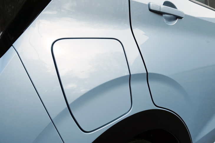 三菱eKクロスEV P（充電口）