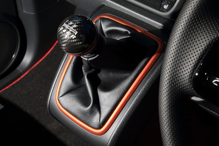 ホンダN-ONE RS（無限用品装着車）（シフトノブ）