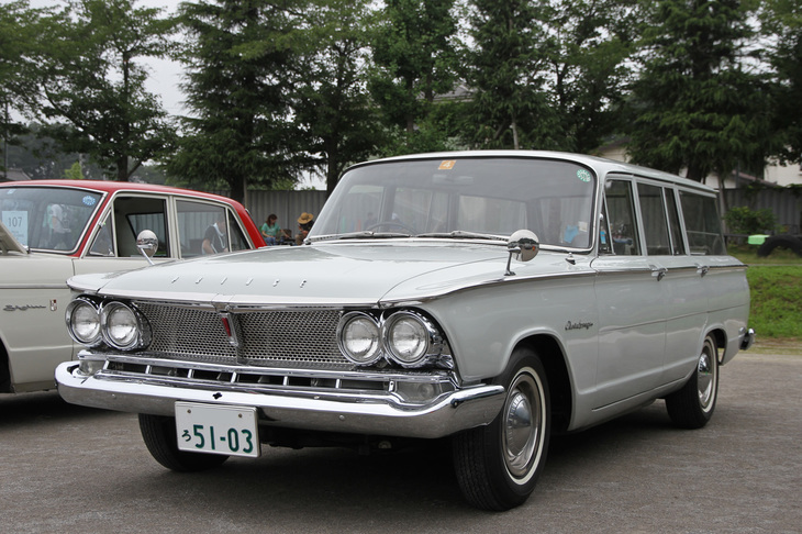 1966年「プリンス・グロリア6ワゴン」。名称はワゴンだが、4ナンバーの商用バン。しかしセダンと同じ国産初となる2リッター直6 SOHCエンジンにド・ディオン・リアアクスルを備えた高級コマーシャルカー。内外装とも新車時の状態にレストアされている。