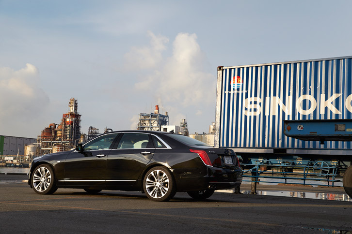 「CT6」は、キャデラックが2020年までに導入する予定の、新世代製品群の第1弾のモデルにあたる。今後、キャデラックのセダンは同車にならい、「CT＋数字」の3文字の車名になるという。