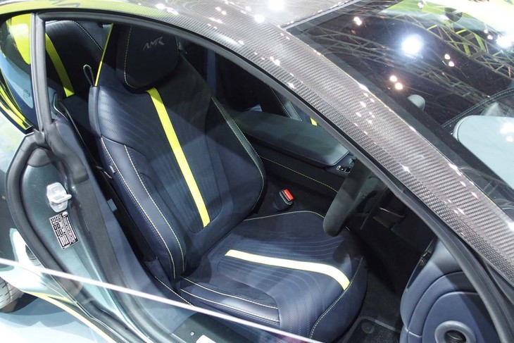 アストンマーティンDB11 AMR