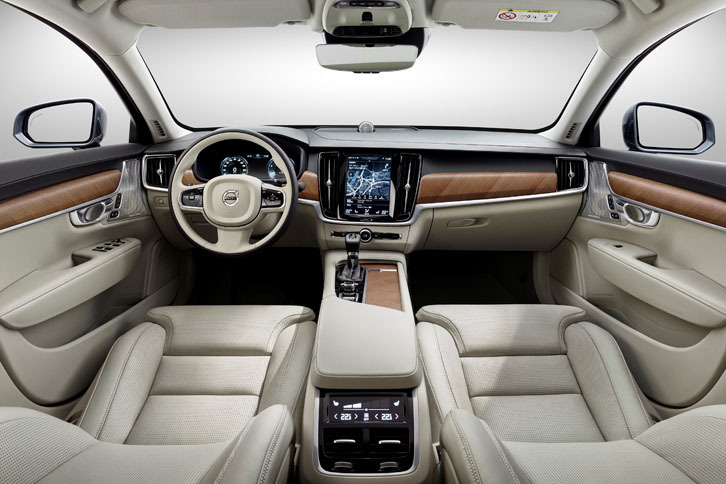 「ボルボV90」のインテリア。