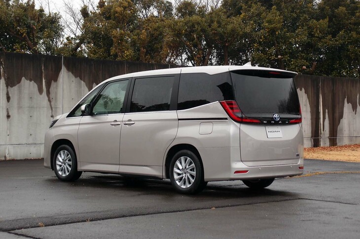 トヨタ・ノアZ（7人乗り／ハイブリッド車）