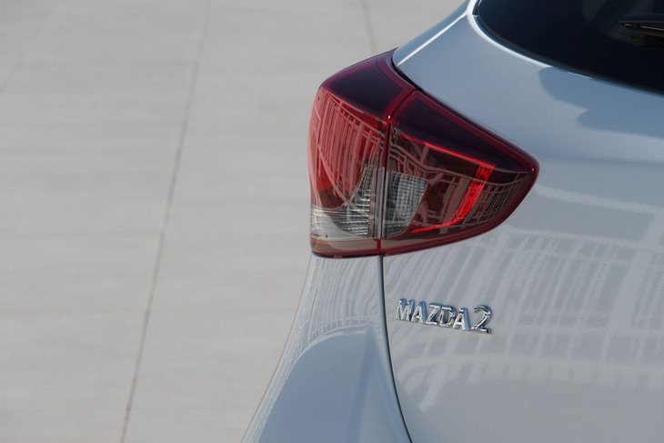 マツダ2 15 BD（リアコンビランプ）