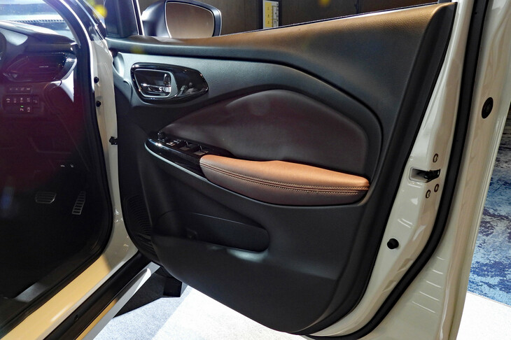 スズキ・フロンクス（フロントドアインナーパネル）