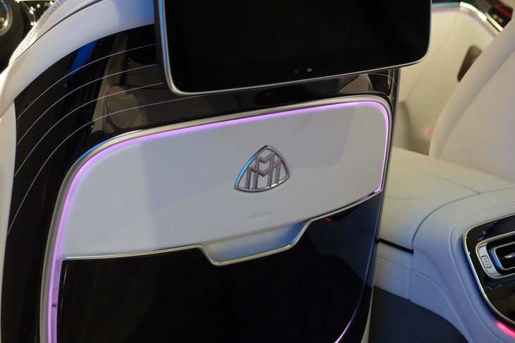 メルセデス・マイバッハS680 4MATICエディション100（ドライバーズシート背面）