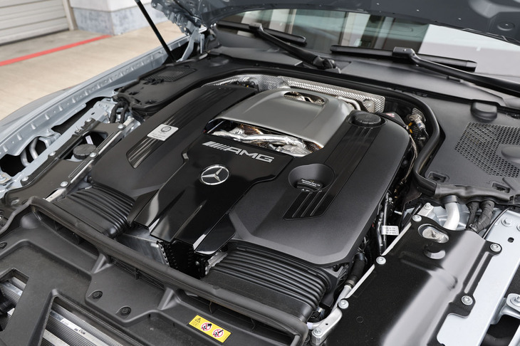 最高出力612PSを誇る4リッターV8直噴ツインターボのM177に、同204PSのモーターとバッテリーを組み合わせたプラグインハイブリッドパワートレインを搭載する「GT63 S Eパフォーマンス クーペ」。