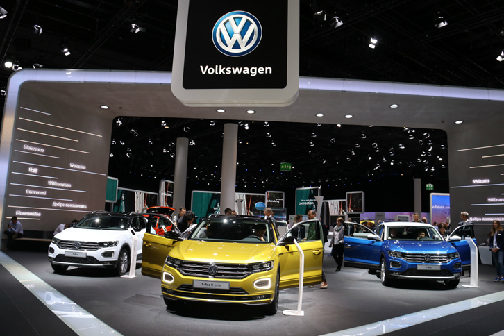 フランクフルトモーターショー2017の会場から。フォルクスワーゲンは「T-Roc」を新型市販モデルの主役としてアピールした。コンパクトなBセグメントのクロスオーバーというコンセプトは、今から成功をイメージさせる。