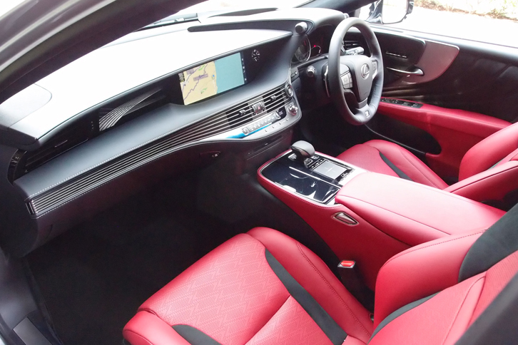 LS500“Fスポーツ”（インテリア）