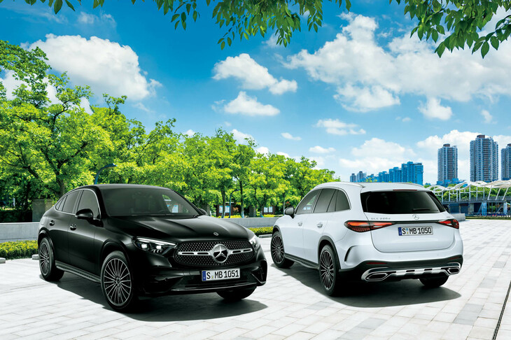 メルセデス・ベンツの「GLC220d 4MATICクーペ コア」（写真左）と「GLC220d 4MATICコア」（同右）。