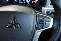 ステアリングホイールに備わるレーダークルーズコントロールの操作スイッチ。今回のマイナーチェンジでは、先進運転支援システムが大幅に強化された。