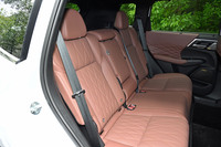 三菱が「アウトランダー」を大幅改良　新バッテリー採用で100kmを超えるEV走行換算距離を実現の画像