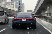 「エフィシェント」モードでの走行時は、タイヤのパターンノイズもほとんど聞こえない。サスペンションはウルトラしなやかで、乗り心地も最高だった。平べったい車体が地面に張り付き、まるで一反木綿のように走る。