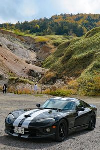 「万座しぜん情報館」の駐車場にて。火山活動の影響で、この辺りはSFに出てくる異星のごとき景観である。