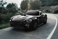 黒が目を引く特別な「アバルト124スパイダー」登場